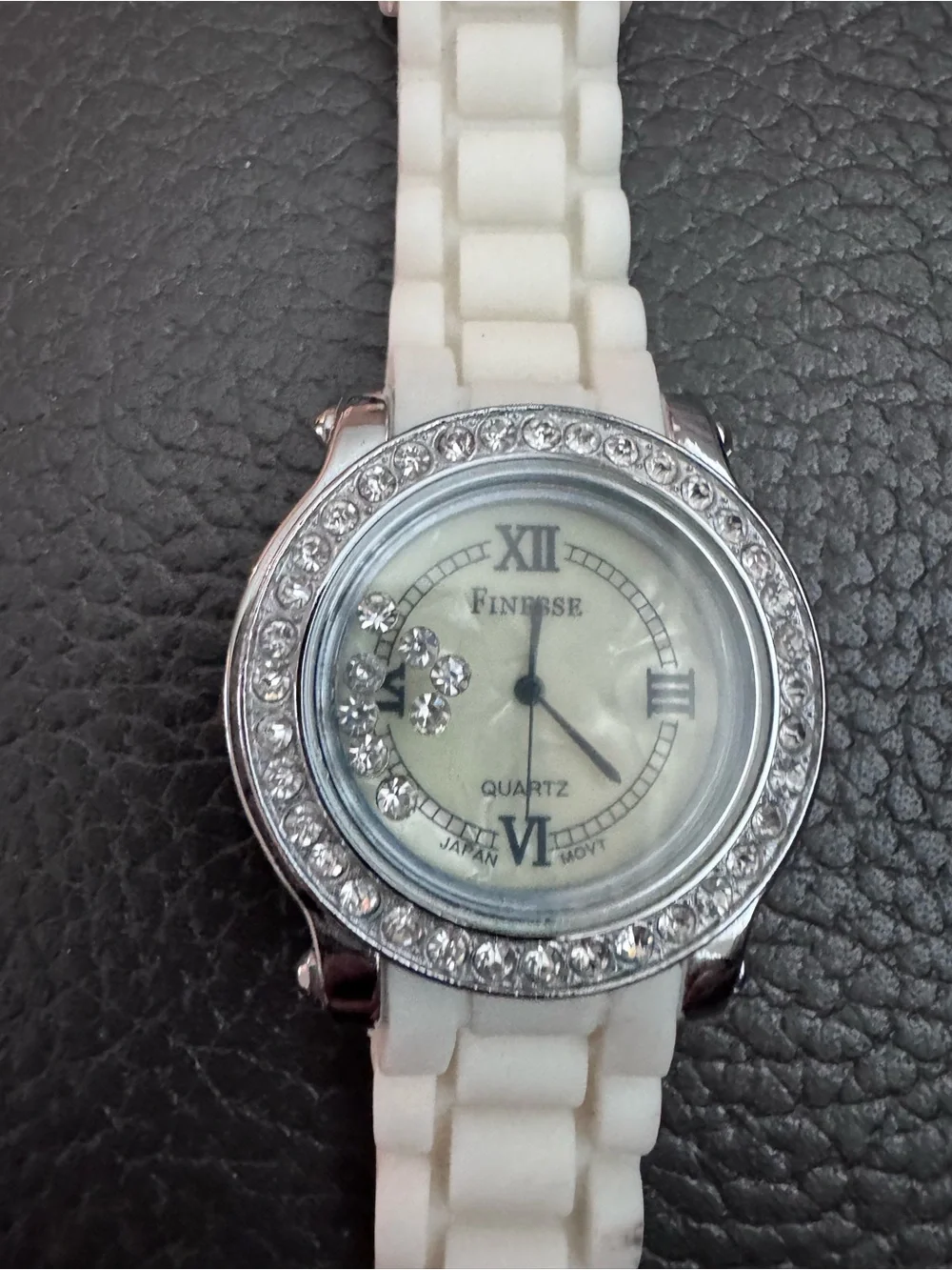 Finesse elegant white